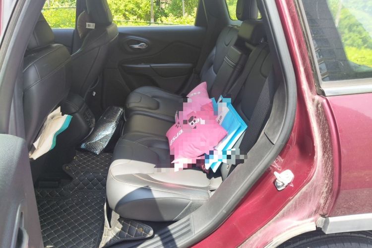 Used Jeep Cherokee 2016 2.0L Superior Edition Left Rear Seat
