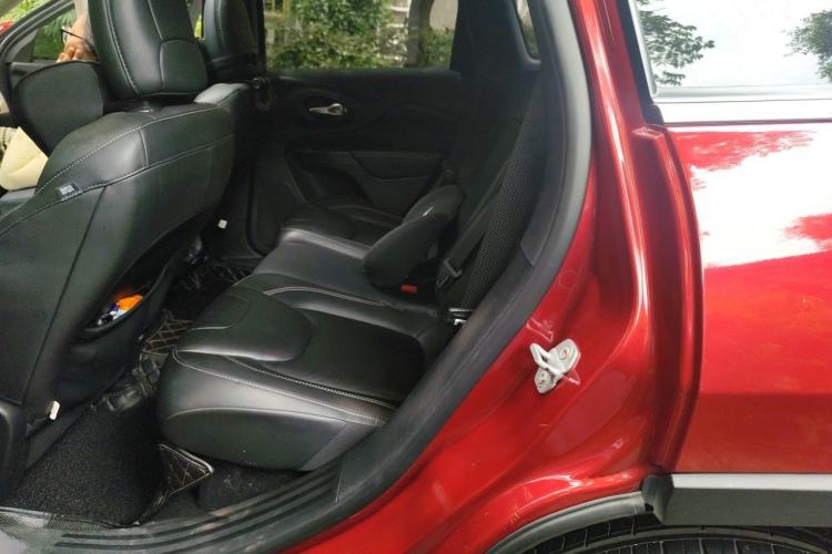 Used Jeep Cherokee 2016 2.4L Leading Smart Version Left Rear Seat