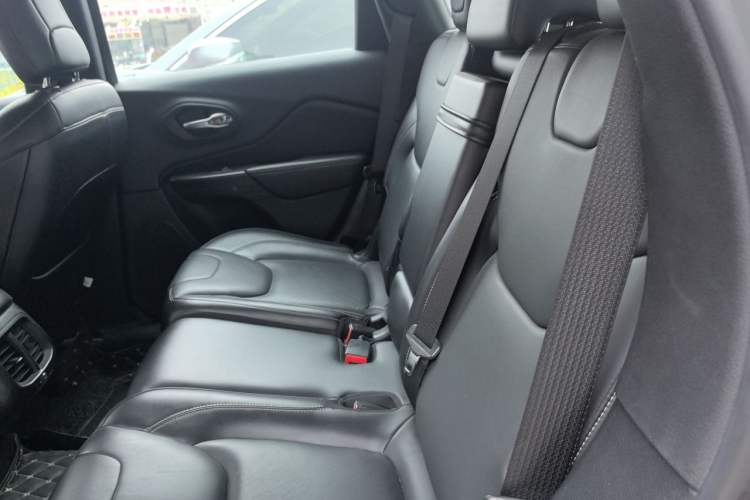 Used Jeep Cherokee 2016 2.4L Professional Edition Left Rear Seat