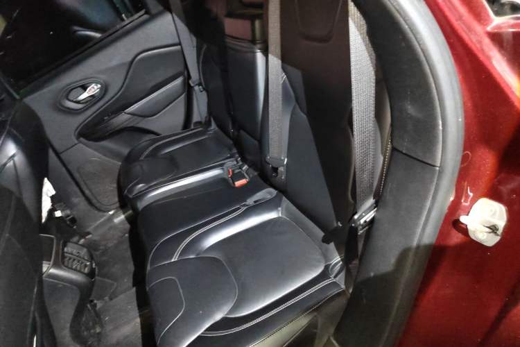 Used Jeep Cherokee 2016 2.0L Superior Edition Left Rear Seat