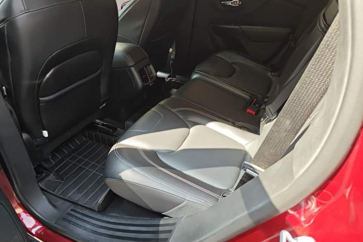 Used Jeep Cherokee 2016 2.4L Superior Edition Left Rear Seat