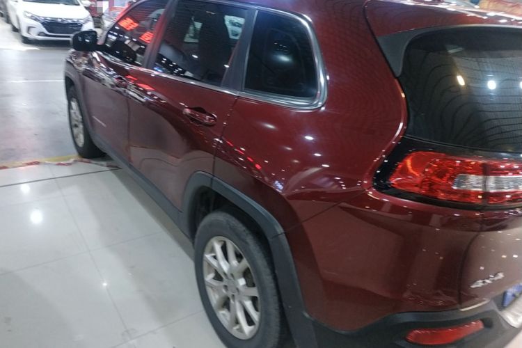 Used Jeep Cherokee 2016 2.4L Professional Smart Version Left Side