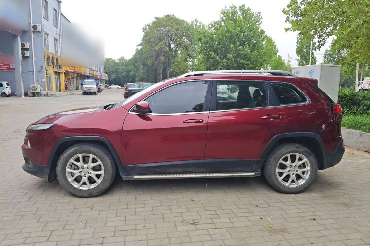 Used Jeep Cherokee 2016 2.0L Superior Edition Left Side