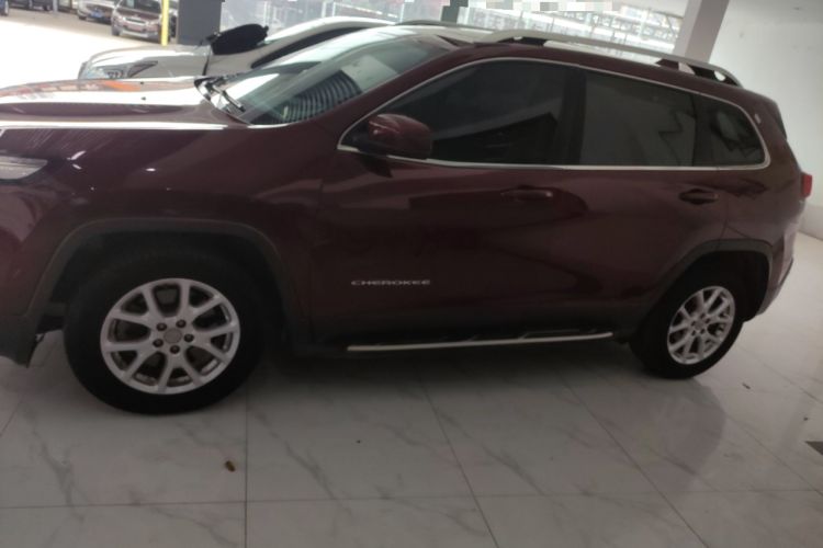 Used Jeep Cherokee 2016 2.0L Superior Edition Left Side