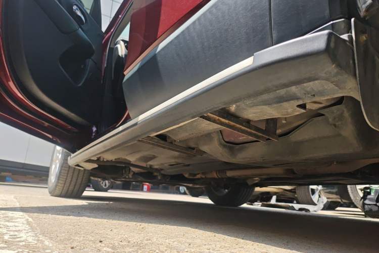 Used Jeep Cherokee 2016 2.4L Leading Edition Left Side Sill