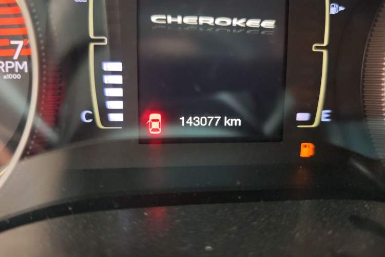 Used Jeep Cherokee 2016 2.4L Professional Edition Odometer Close Up