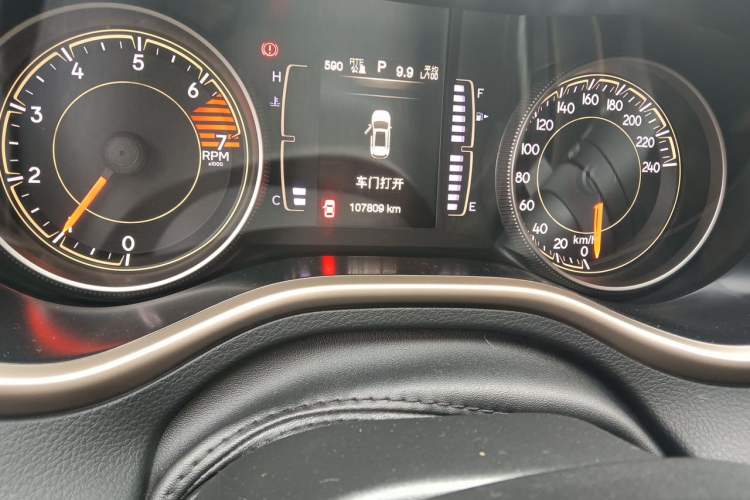 Used Jeep Cherokee 2016 2.4L Leading Edition Odometer Close Up