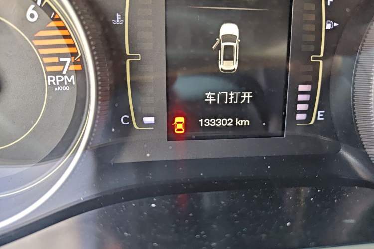 Used Jeep Cherokee 2016 2.4L Leading Edition Odometer Close Up