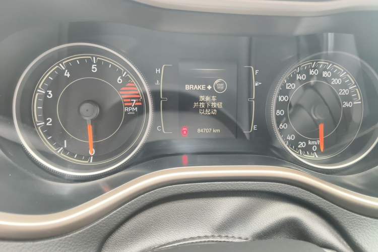Used Jeep Cherokee 2016 2.4L Leading Edition Odometer Close Up