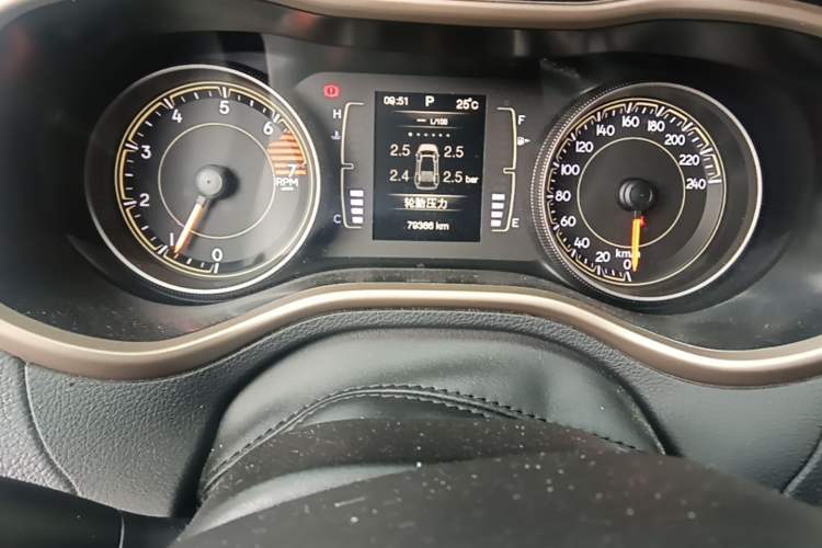 Used Jeep Cherokee 2016 2.4L Professional Edition Odometer Close Up