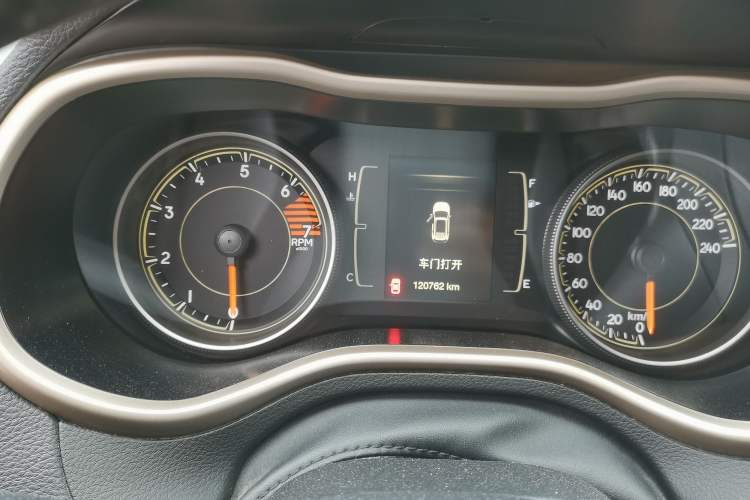 Used Jeep Cherokee 2016 2.4L Leading Edition Odometer Close Up