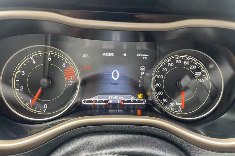 Used Jeep Cherokee 2016 2.0L Superior Edition Odometer Close Up