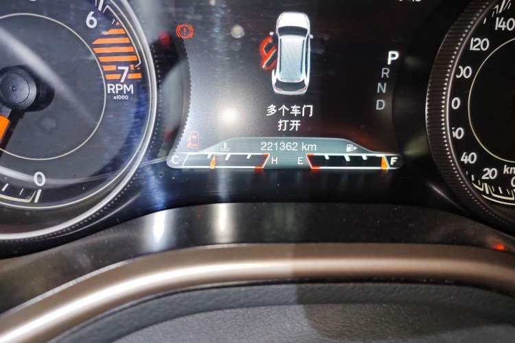 Used Jeep Cherokee 2016 2.0L Superior Edition Odometer Close Up