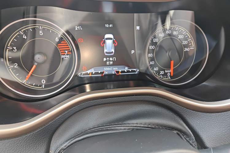 Used Jeep Cherokee 2016 2.4L Superior Edition Odometer Close Up