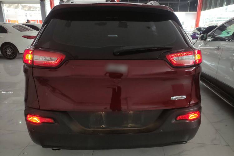 Used Jeep Cherokee 2016 2.0L Superior Edition Rear