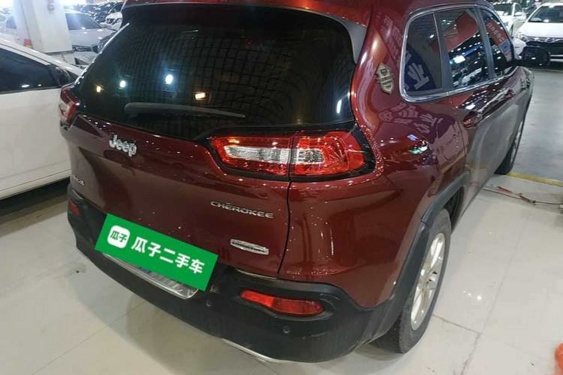 Used Jeep Cherokee 2016 2.4L Professional Smart Version Rear Right 45 Deg