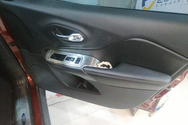 Used Jeep Cherokee 2016 2.4L Professional Smart Version Right Front Door Interior