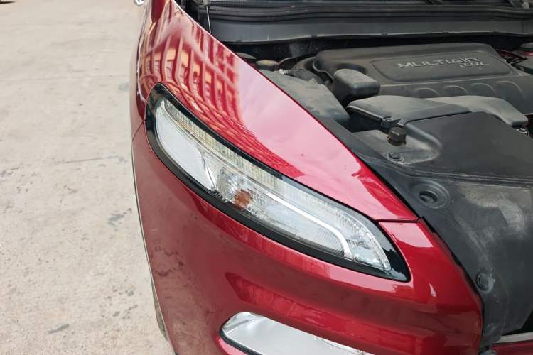 Used Jeep Cherokee 2016 2.4L Professional Edition Right Front Headlight