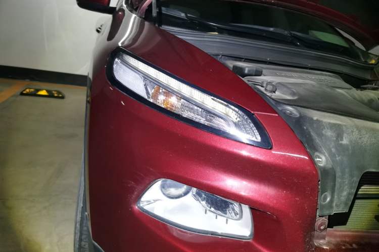 Used Jeep Cherokee 2016 2.4L Professional Smart Version Right Front Headlight