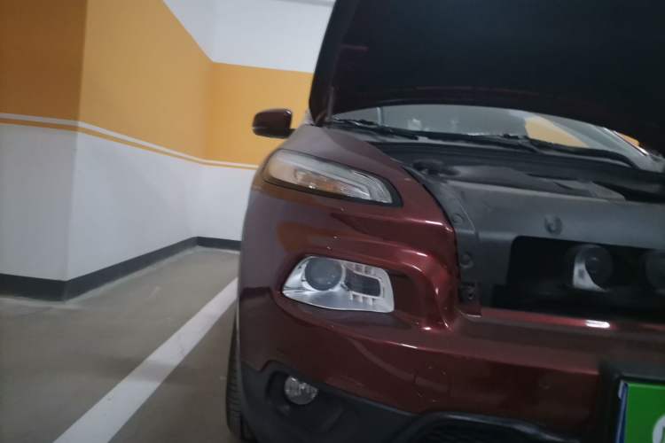 Used Jeep Cherokee 2016 2.0L Superior Edition Right Front Headlight