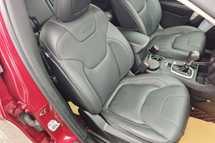 Used Jeep Cherokee 2016 2.4L Leading Smart Version Right Front Seat