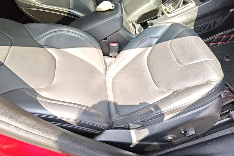 Used Jeep Cherokee 2016 2.4L Leading Edition Right Front Seat