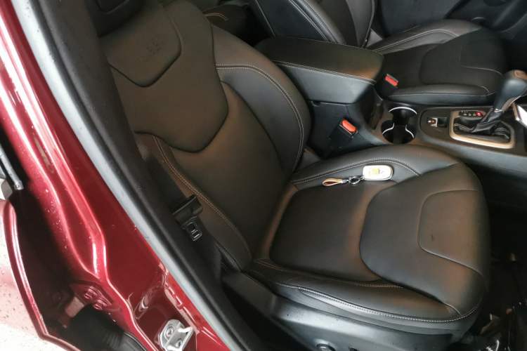 Used Jeep Cherokee 2016 2.4L Leading Edition Right Front Seat