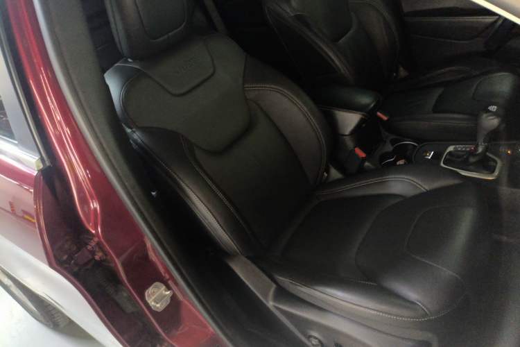 Used Jeep Cherokee 2016 2.4L Professional Smart Version Right Front Seat