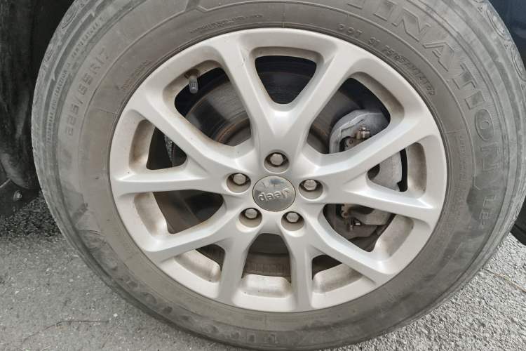 Used Jeep Cherokee 2016 2.4L Professional Smart Version Right Front Wheel Hub