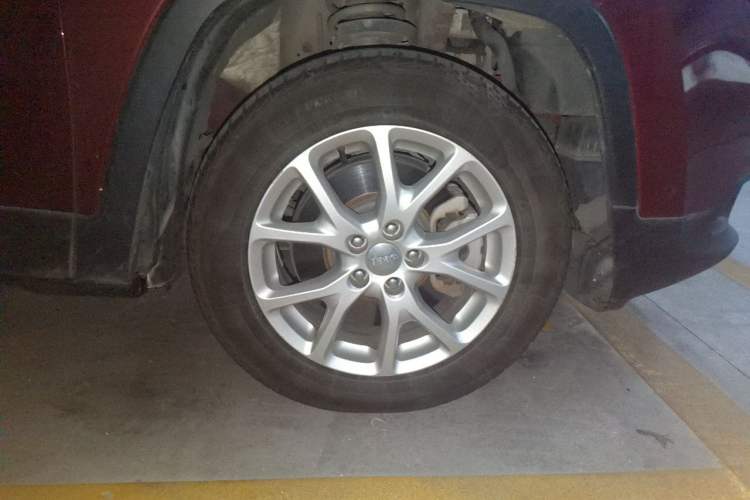 Used Jeep Cherokee 2016 2.0L Smart Version Right Front Wheel Hub