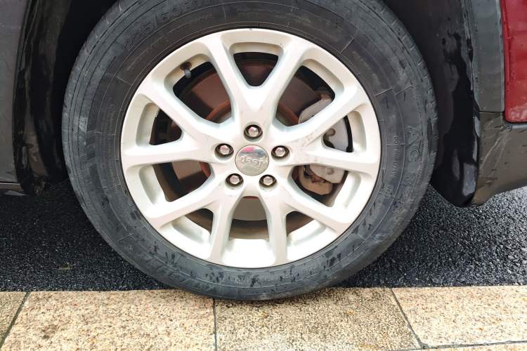 Used Jeep Cherokee 2016 2.4L Leading Edition Right Front Wheel Hub