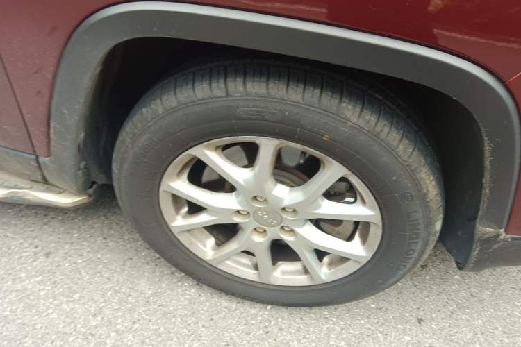 Used Jeep Cherokee 2016 2.4L Leading Edition Right Front Wheel Hub