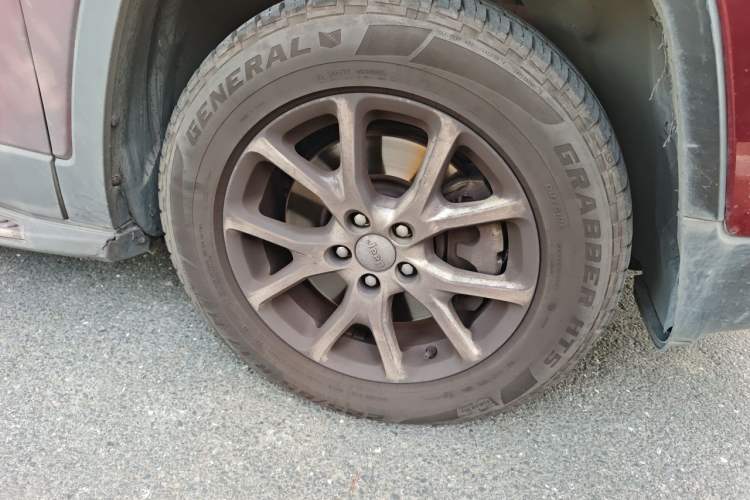 Used Jeep Cherokee 2016 2.4L Professional Smart Version Right Front Wheel Hub