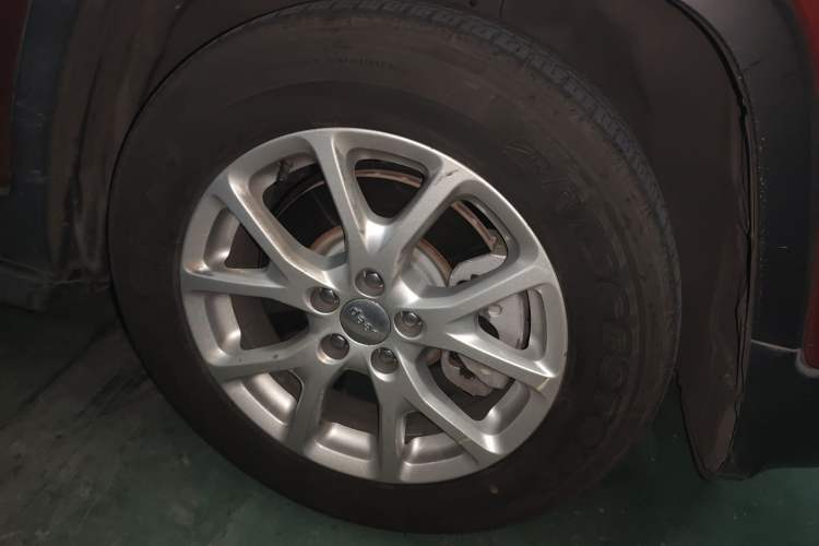 Used Jeep Cherokee 2016 2.4L Leading Smart Version Right Front Wheel Hub