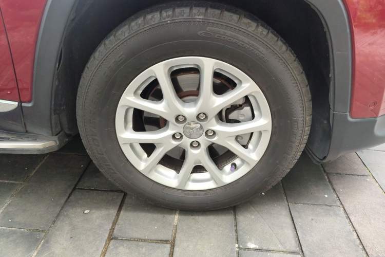 Used Jeep Cherokee 2016 2.4L Leading Smart Version Right Front Wheel Hub