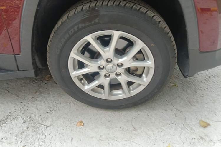Used Jeep Cherokee 2016 2.4L Professional Edition Right Front Wheel Hub
