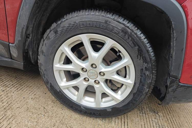 Used Jeep Cherokee 2016 2.4L Leading Smart Version Right Front Wheel Hub