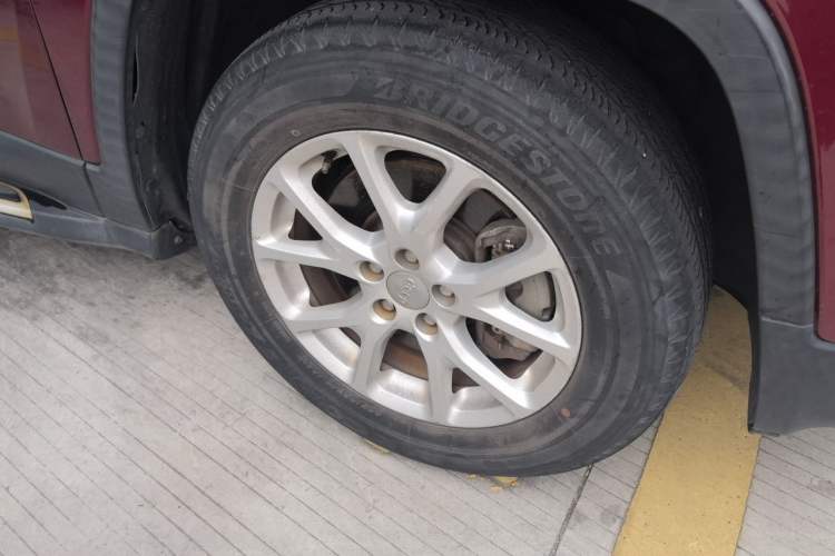 Used Jeep Cherokee 2016 2.4L Professional Edition Right Front Wheel Hub