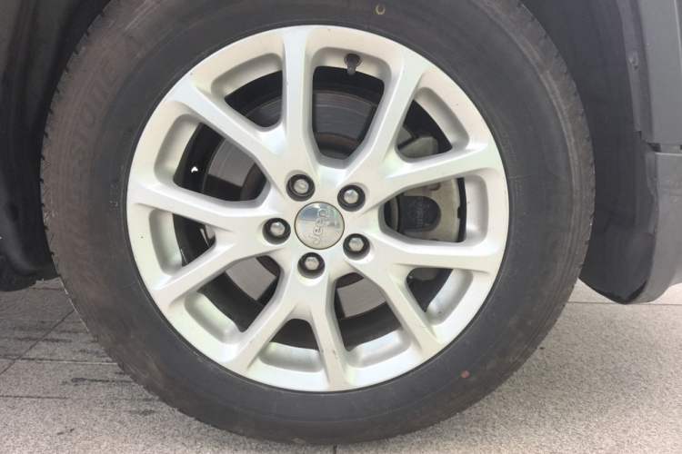 Used Jeep Cherokee 2016 2.4L Leading Edition Right Front Wheel Hub