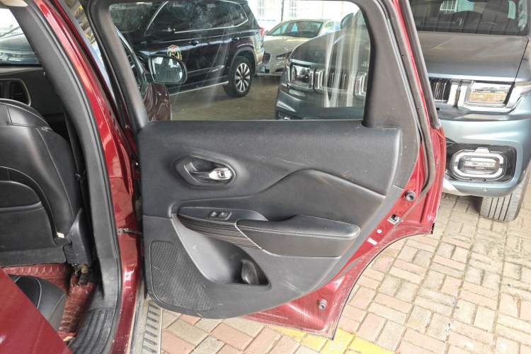 Used Jeep Cherokee 2016 2.0L Superior Edition Right Rear Door Interior
