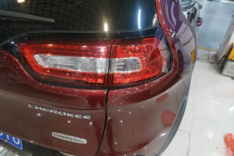 Used Jeep Cherokee 2016 2.4L Professional Smart Version Right Rear Taillight