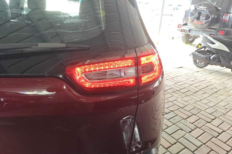 Used Jeep Cherokee 2016 2.0L Superior Edition Right Rear Taillight