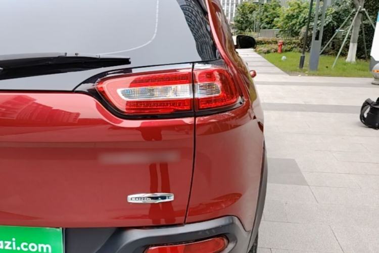 Used Jeep Cherokee 2016 2.4L Professional Edition Right Rear Taillight