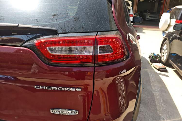 Used Jeep Cherokee 2016 2.4L Leading Edition Right Rear Taillight
