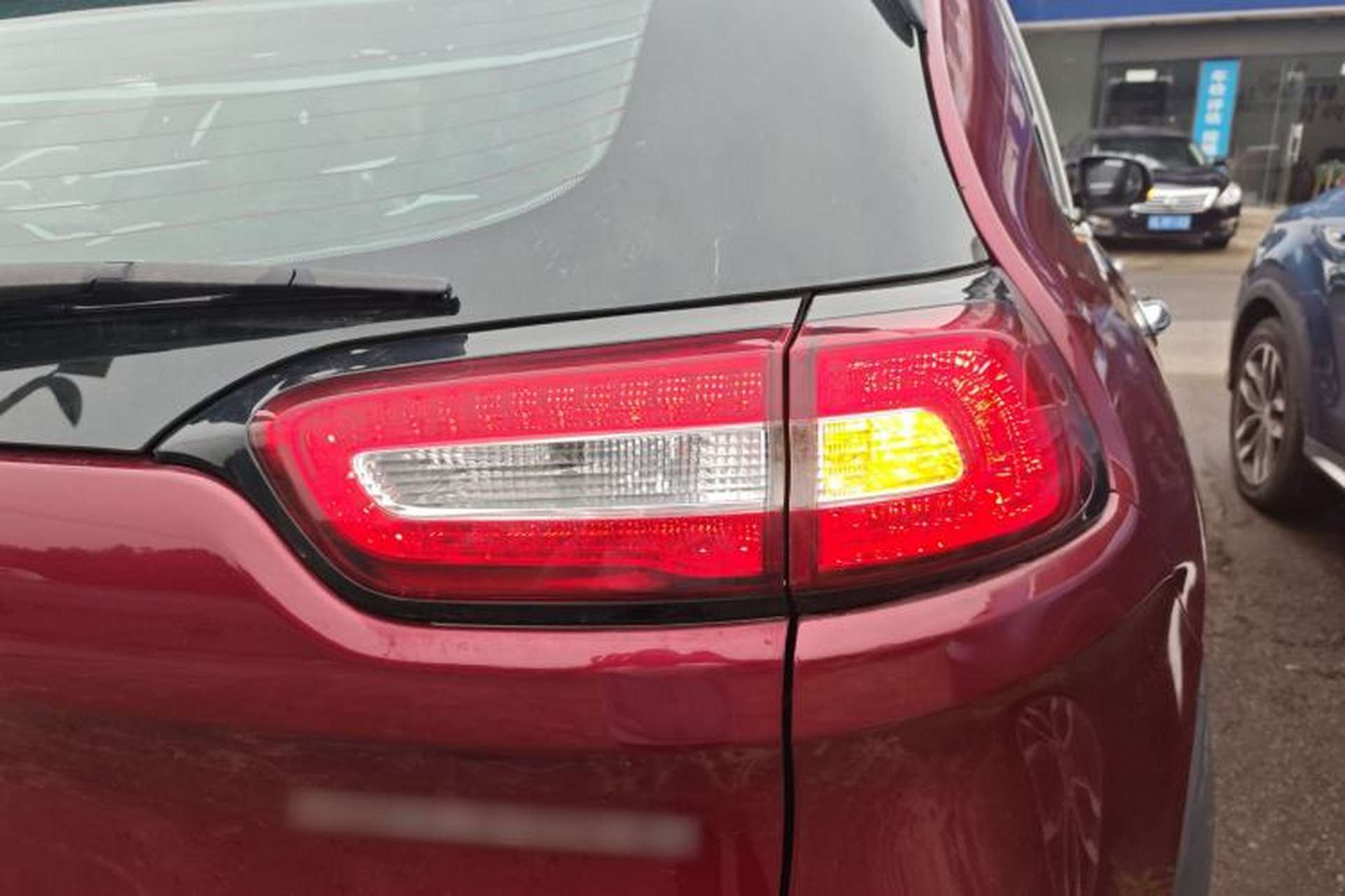 Used Jeep Cherokee 2016 2.4L Leading Edition Right Rear Taillight