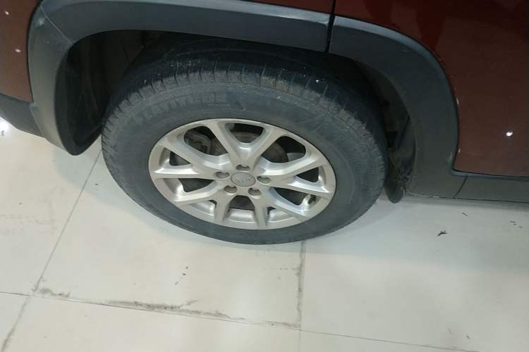 Used Jeep Cherokee 2016 2.4L Professional Smart Version Right Rear Wheel Hub