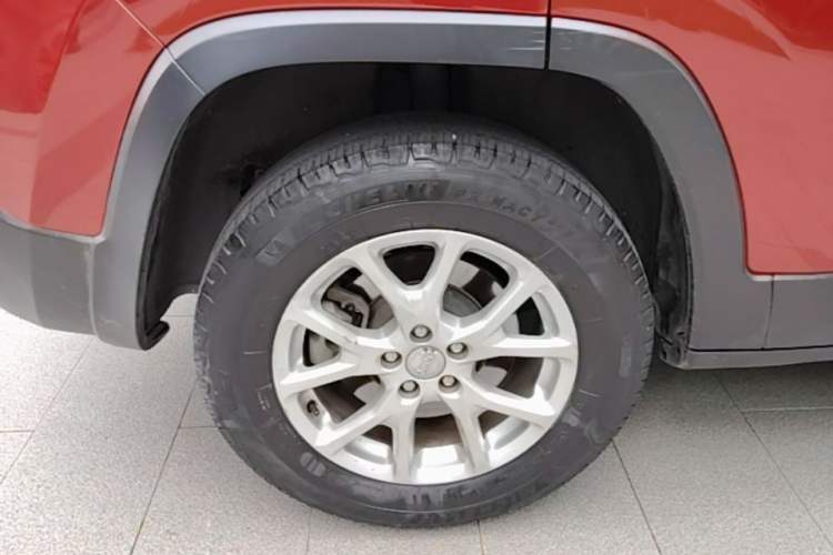 Used Jeep Cherokee 2016 2.4L Professional Edition Right Rear Wheel Hub