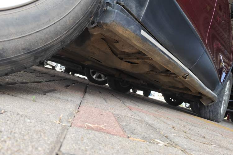 Used Jeep Cherokee 2016 2.0L Superior Edition Right Side Sill