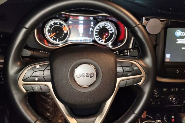 Used Jeep Cherokee 2016 2.4L Professional Smart Version Steering Wheel