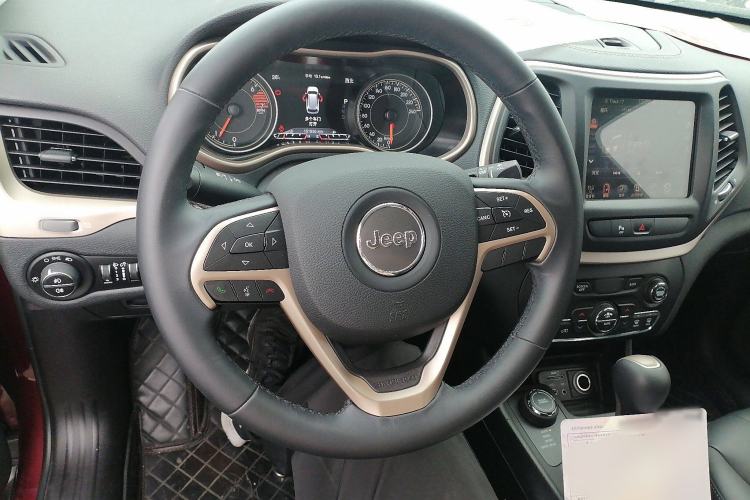 Used Jeep Cherokee 2016 2.4L Professional Smart Version Steering Wheel